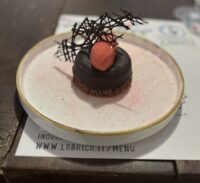 Mousse al Cioccolato fondente, Pan di Spagna al Cacao e Sorbetto al Lampone